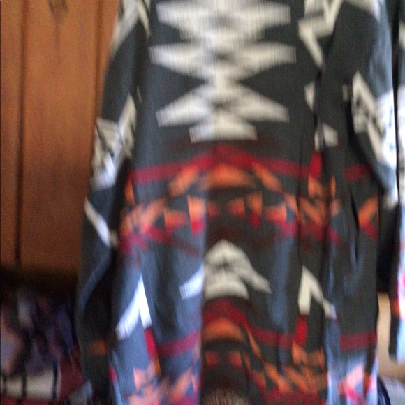 1 left!! ❤️Grey Skies Aztec Blanket  Western Fringe Blanket cardigan sweater - Picture 12 of 13